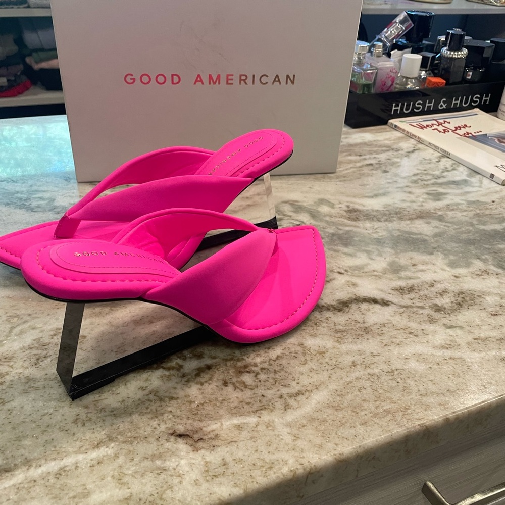 Good American fushia/pink wedges